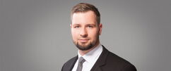 Bild zeigt Rechtsanwalt Benjamin Grunst