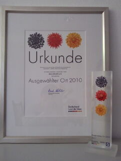 Bild zeigt die Urkunde "Ausgewählter Ort 2010" für den ANUAS e. V.